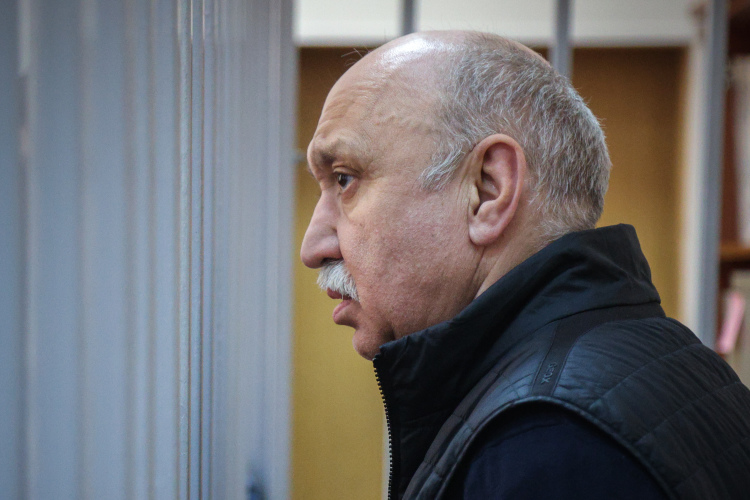 «Защита приходит к выводу, что подсудимый Гафуров Ильшат Рафкатович и потерпевший Исрафилов Айдар Рифкатович практически не пересекались. Каждый из них общался в своем кругу, имел своих друзей, свои семьи, стремился к своим целям, у каждого были свои интересы»