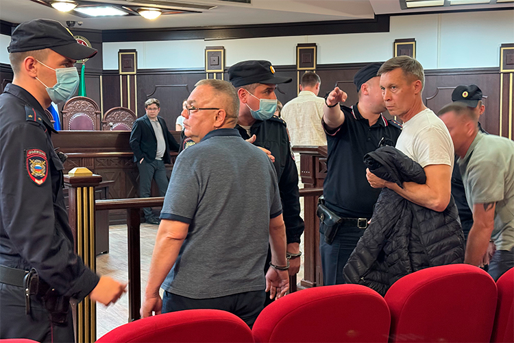 Самый главный нюанс — все (за исключением умерших) не заслуживают снисхождения по всем эпизодам, огласил старшина