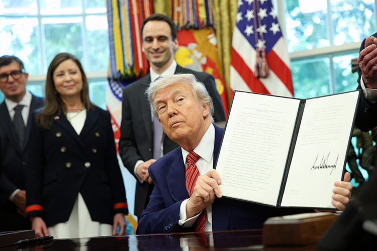 Подход Трампа напоминает то, что мир видел в XIX веке, когда великие империи боролись за влияние в разных частях света, считает NYT