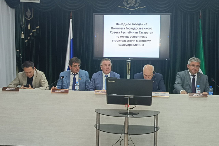 Одним из главных вопросов заседания стала реализация закона об общих принципах организации местного самоуправления (МСУ)