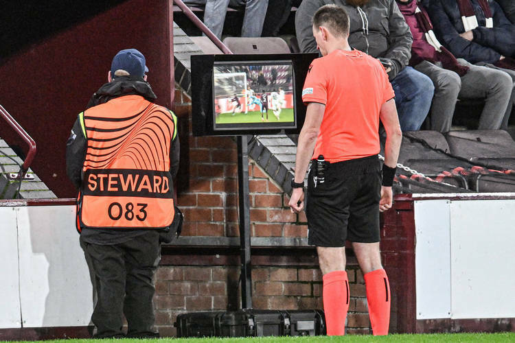 «VAR в Первой лиге не чертит никаких линий!»