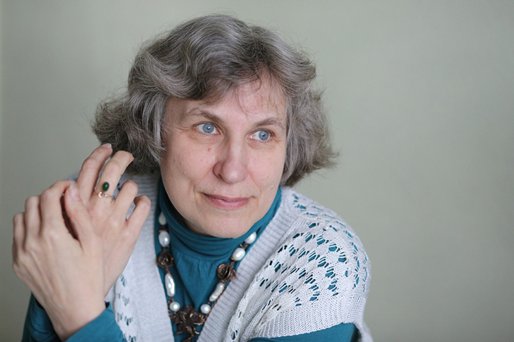 Екатерина Мурашова: «Надо создать некий вакуум, дефицит, в котором могли бы прорасти собственные интересы ребенка. Его собственное любопытство. То есть оставить какой-нибудь кусочек свободным»