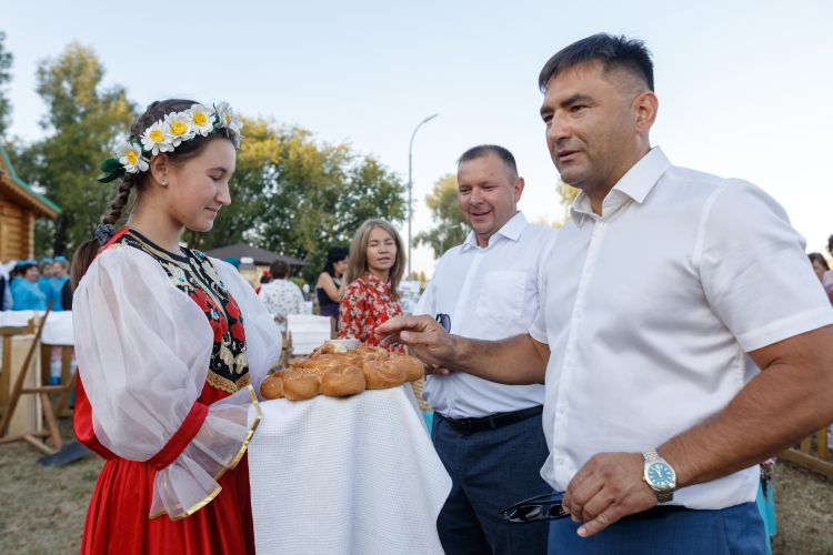 «Из [глав] сельскохозяйственных районов Димитриев — самый главный. Ни один так хорошо деньги не находит, как он», — говорит один из экспертов, подмечая колоссальную подвижность главы Кукмора