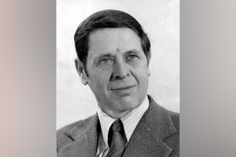 Абрар Каримуллин — автор 700 научных и публицистических трудов, доктор филологических наук, лауреат Государственной премии Республики Татарстан им. Тукая
