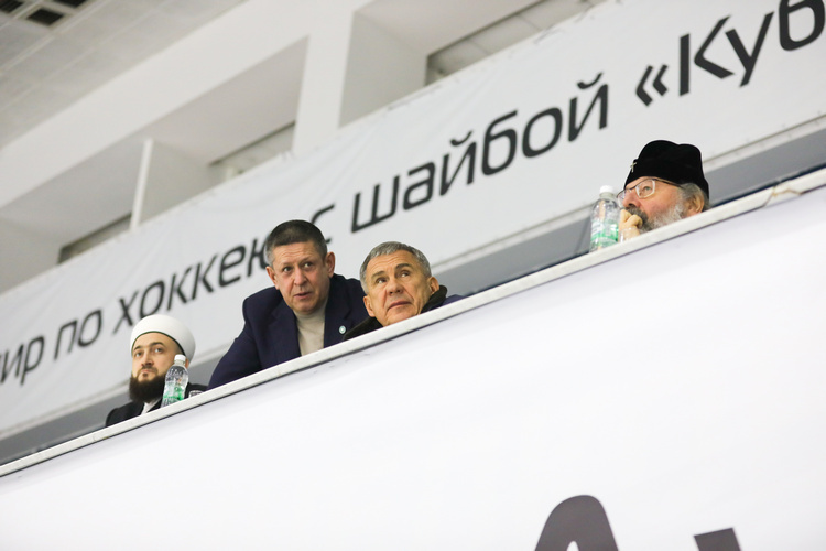 Рустам Минниханов посещал турнир ранее, в этом же году он обратился к участникам через Фарида Мухаметшина