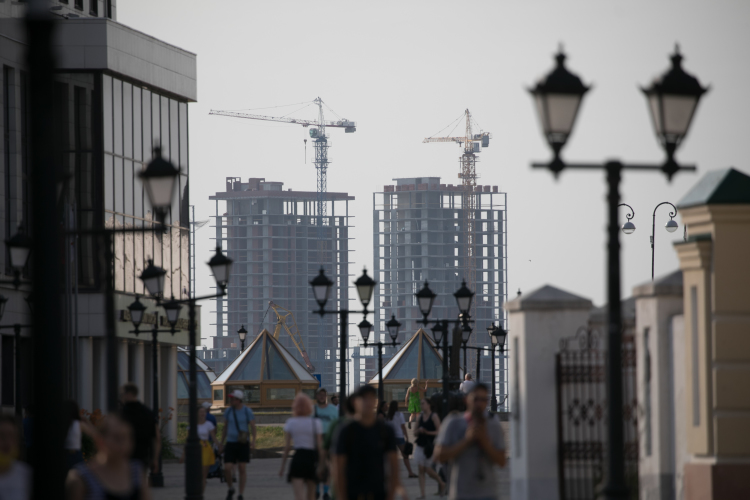 «Любое здание строится с расчетом фундамента и его давления, у нас есть вся информация по зонам с карстовой опасностью и подземными источниками воды. Мы учитываем все факторы опасностей»