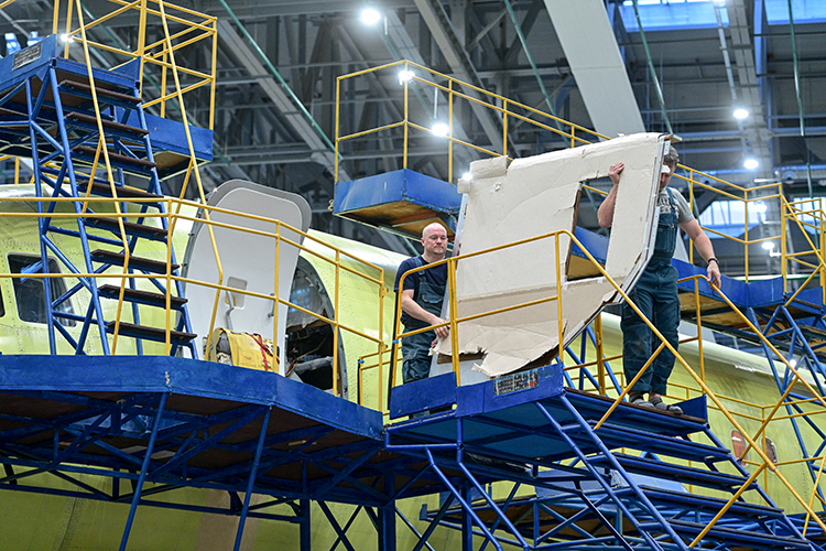  Казанский авиазавод сдал первый в новейшей авиаистории Ту-214 
