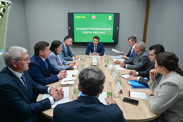 Официальная часть мероприятия завершилась подписанием соглашения о сотрудничестве между главой ООО «РВБ» Ким и генеральным директором ООО «Производственно-хозяйственный парк «Якты Юл» Дмитрием Кузнецовым
