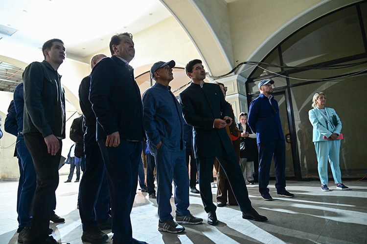 Спустилась делегация и в бауманское подземелье. Сначала в ту часть закрытой галереи, которая принадлежит «УК «Премиум“»