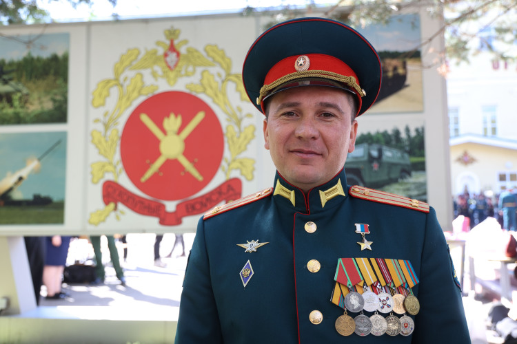 Командир танкового взвода Раиль Габдрахманов по прозвищу Гроза танков