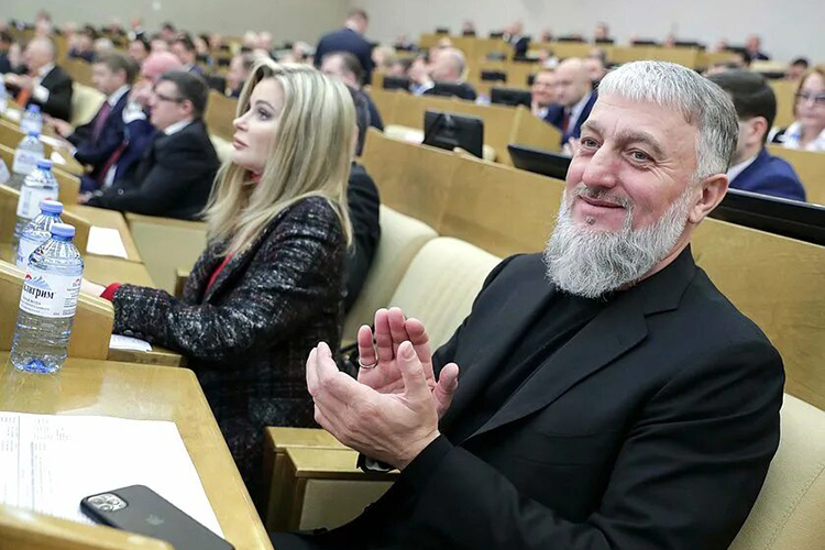 Адам Делимханов в последний год снизил публичную активность и запомнился лишь тем, что именно ему Кадыров поручал урегулировать ситуацию с Wildberries