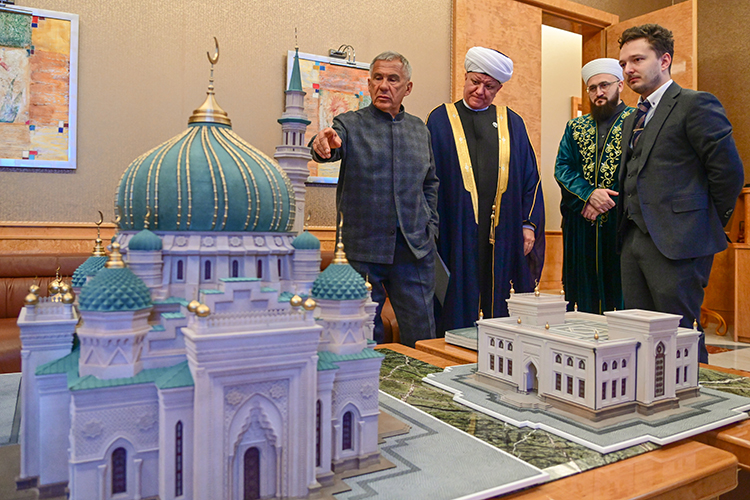 Строит свою мечеть в составе межрелигиозного центра в Новой Москве председатель духовного собрания мусульман России Альбир Крганов