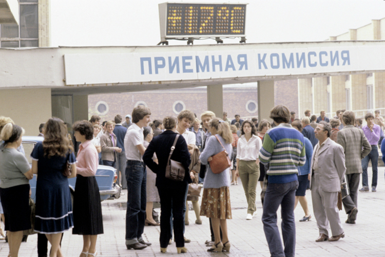 «Во второй половине 90-х годов начал складываться рынок платных образовательных услуг»