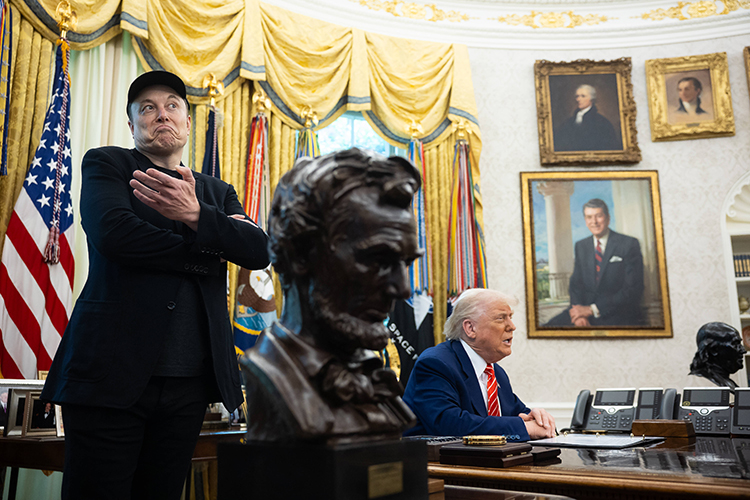 Накануне на пресс-конференции Трамп вдруг признался, что разочарован в предпринимателе из-за его нападок на «Большой прекрасный закон» о бюджетных расходах