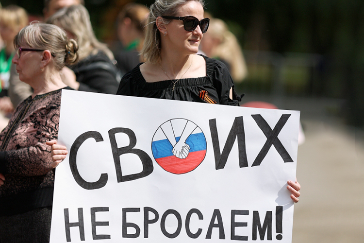 «Если у „России воюющей“ отношение к СВО — это глубокое принятие и личное участие, у „Россия глубинной“ принятие постепенное по необходимости, то „Россия столичная“ пытается от этого дистанцироваться»
