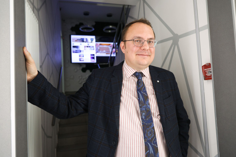 «Алексей Андреевич Арзамасов, молодой доктор наук, приехал к нам издалека»