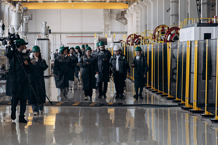 Компания «Татнефть-Пресскомпозит» организовала пресс-тур для СМИ и блогеров Татарстана, чтобы показать современные технологии и производственные процессы