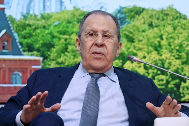 Сергей Лавров обратил внимание, что сейчас страны глобального юга обретают все большую независимость от западного лагеря, формируются новые системы международных расчетов, появляются дополнительные логистические цепочки