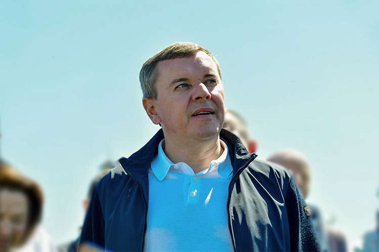 Марат Зяббаров сообщил, что в республике завершена посевная кампания на площади свыше 2,7 млн га, в том числе 1,7 млн га ярового сева. Всего в структуре посевных площадей зерновые занимают 1,3 млн га, кормовые — 752 тыс. га, масличные — 583 тыс. га, сахарная свекла — 53,7 тыс. га