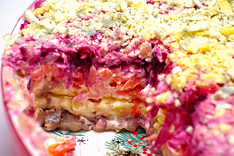 «Для меня селедка под шубой — современная русская кухня. Помню, я был ребенком, в 70-е годы селедка под шубой являлась чем-то модным, ею удивляли гостей»