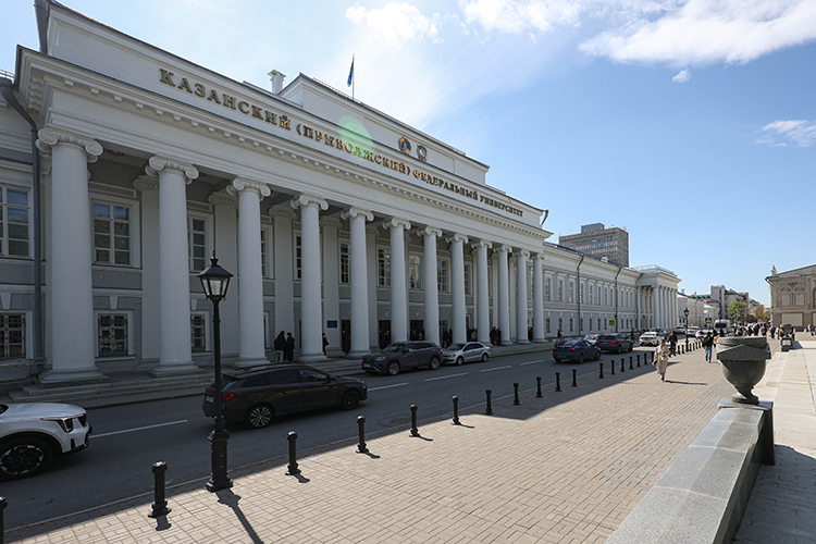 В КФУ выделено 7 659 бюджетных мест, это на 3% больше, чем в предыдущем году. В случае с платными местами предпочтение вуз отдает в основном гуманитарным специальностям