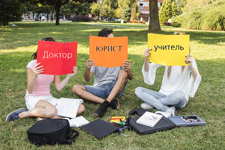 Молодые люди должны осознавать, что их будущая профессия — это инвестиции в будущее. В ней они смогут реализовать все свои возможности и добиться успеха