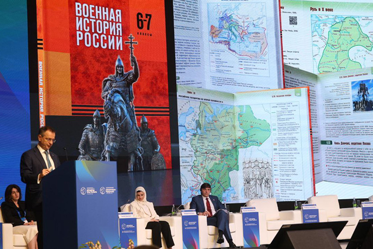 Владимир Мединский: «Скажу честно, мы исправляем многие идеологические и политические ошибки, которыми было продиктовано изучение истории, в том числе и советской»