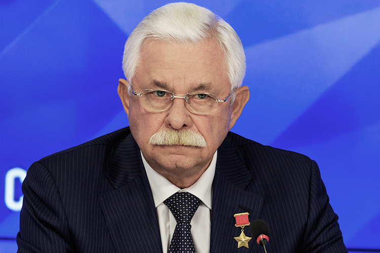 «Когда меня порой спрашивают: „Почему вы позволяете себе такие резкие высказывания“, я отвечаю: „Я легитимный вице-президент и говорю то, что думаю“. Я имею на это право еще и потому, что за всю свою сознательную жизнь ни рубля не украл у государства. И что мне могут сделать? Да ничего»