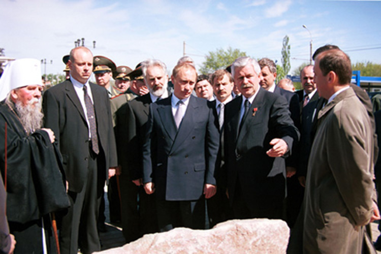 «Владимир Путин открывал вместе со мной мемориальный комплекс «Курская дуга», благодаря которому я стал академиком Российской академии художеств»