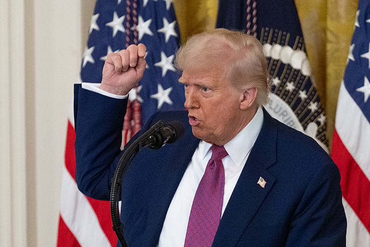 Дональд Трамп заявил, что заранее был проинформирован о планах Израиля и надеется, что Иран вернется за стол переговоров