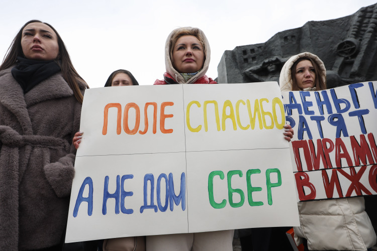 Отдельный пункт: Задорожная предложила Сбер пока не повышать ставки по ипотеке тем, чьи дома не достроены, ведь причины объективны — их дома не достроены