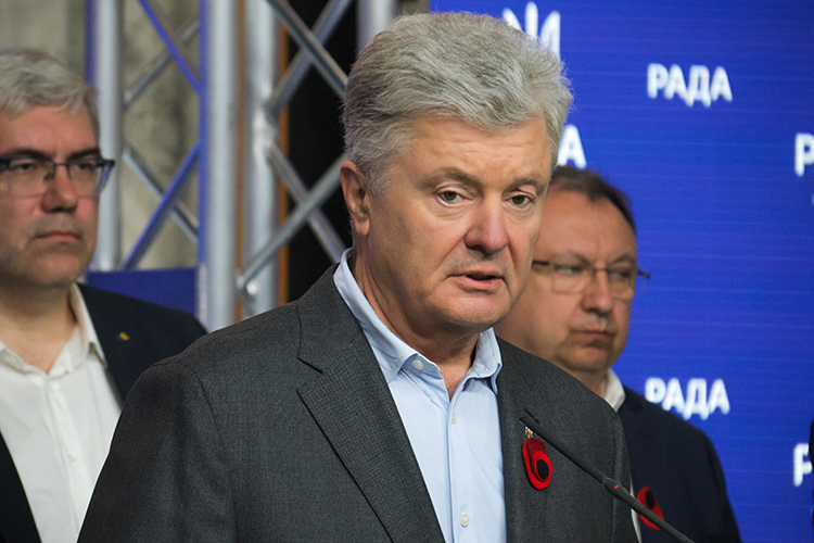 В 2014 году тогда еще президент Украины Петр Порошенко оценил, что в начавшейся войне с Донбассом ряд соединений просто отказались участвовать в так называемой антитеррористической операции, по сути, карательной, против восставшего Донбасса
