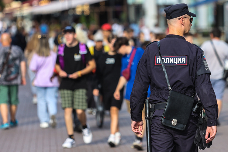 Скандально известный своими громкими заявлениями ректор Университета журналистики и массовых коммуникаций Узбекистана Шерзод Кудратхужаев охарактеризовал рейды силовиков в Москве как «обыкновенный нацизм»