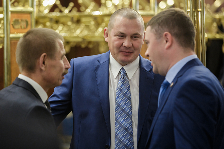 Уже в мае 2024-го управление Россельхознадзора по РТ и прокуратура Мамадышского района провели проверку в отношении АПК «Продпрограмма» (Рифат Мутигуллин на фото в центре)