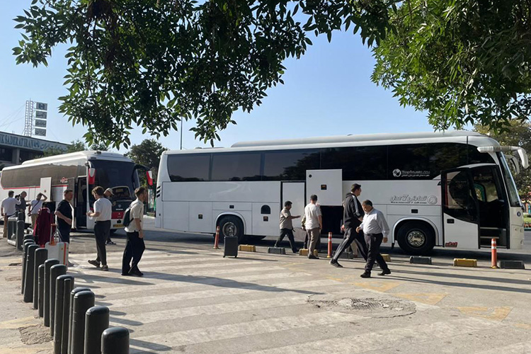 В составе автоколонны казанцы направились к сухопутной ирано-азербайджанской границе. Поскольку воздушное пространство над республикой закрыто, это единственный путь к эвакуации