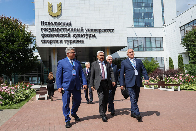 У спикера Госсовета РТ и лидера местных единороссов Фарида Мухаметшина сегодня ответственная миссия