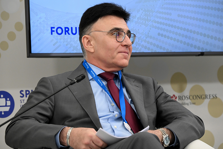 Александр Жаров: «После начала СВО Google просто наплевал на российских пользователей. Серверы перестали обновляться, сеть перестала расти, реклама пропала. И результат налицо. Лидирующий сервис находится в тренде падения»