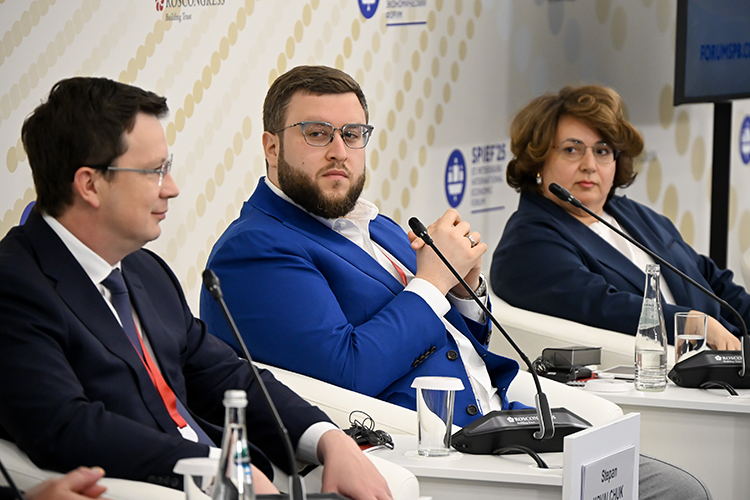 Степан Ковальчук отметил, что еще совсем недавно гонка с «соцсетями-гигантами» давила, пользователи неизбежно перетекали туда, и создавалось ощущение, что в перспективе 10–12 лет мы проиграем»