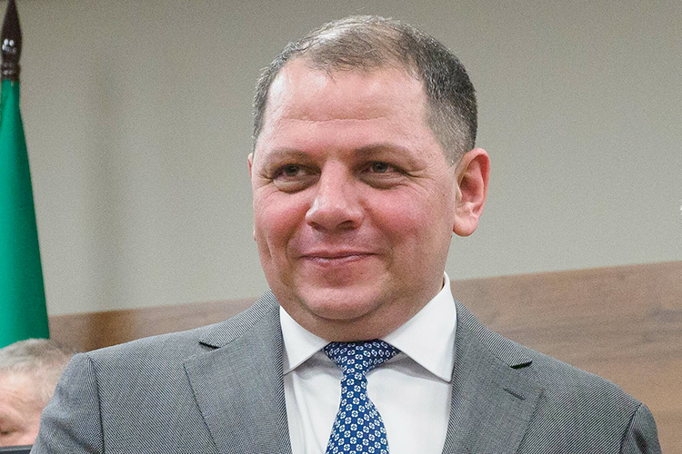 На днях ККС РТ объявила конкурс на должность председателя Нижнекамского горсуда. Сейчас ее занимает 45-летний Ленар Салахов. 6-летний срок его полномочий заканчивается лишь в начале следующего года