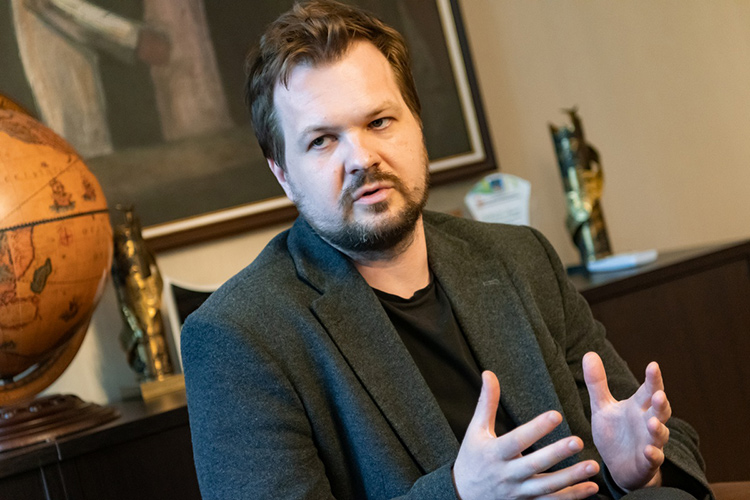 «Акцент важен на молодую режиссуру»