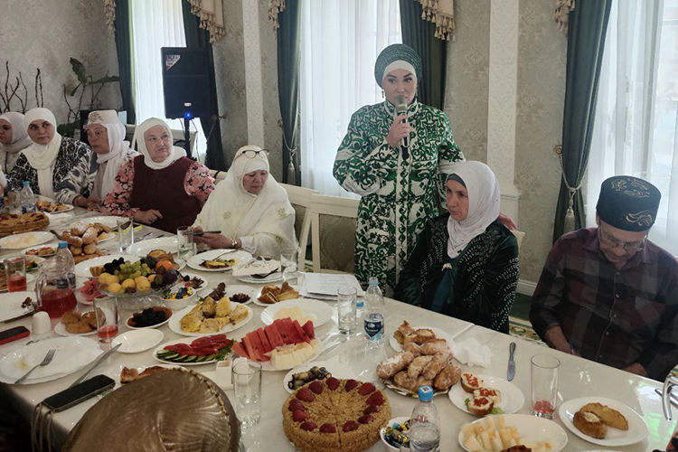Вдова Радифя Сибагатуллина сообщила, в свою очередь, что готовится мероприятие, приуроченное к 75-летию со дня рождения ее супруга