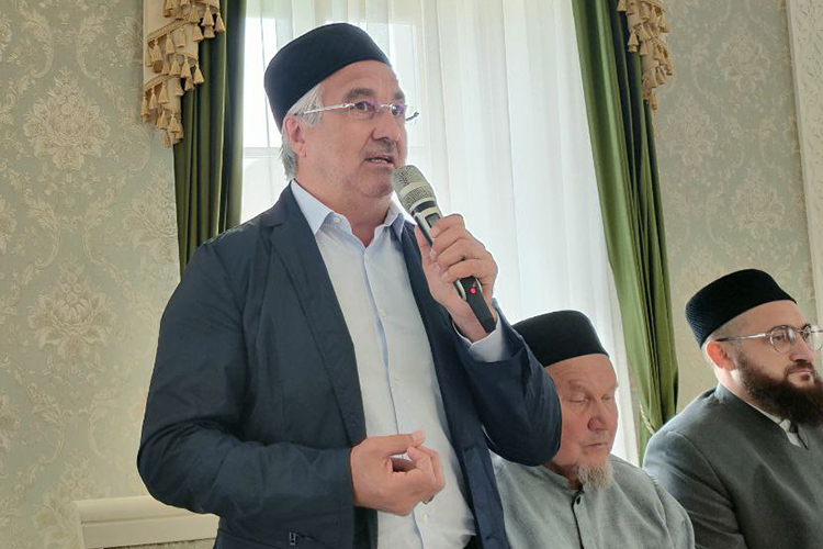 Вице-премьер республики, председатель национального совета всемирного конгресса татар (ВКТ) «Милли шура» Василь Шайхразиев