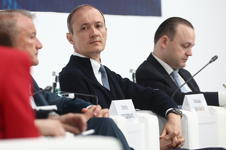 Дмитрий Григоренко заметил, что стране важно отобрать лучшие практики в сфере ИИ и создать экономические условия для развития нейросетей