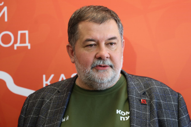 «Мне с детства привычны татарские блюда, выпечка. Свою национальность я всегда воспринимал так: мама — татарка, папа пополам — русский и украинец, а я русский»