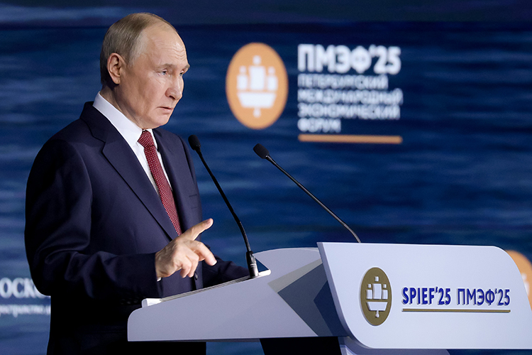 После выступлений перешли к вопросам. Путин заверил, что формирование и укрепление многополярного миропорядка — это естественный процесс, который идет даже без чьего-либо вмешательства