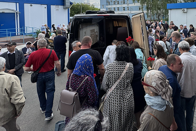 Многие не могли сдержать в себе внутреннее чувство несправедливости и говорили о том, как жестоко обошлись с профессором