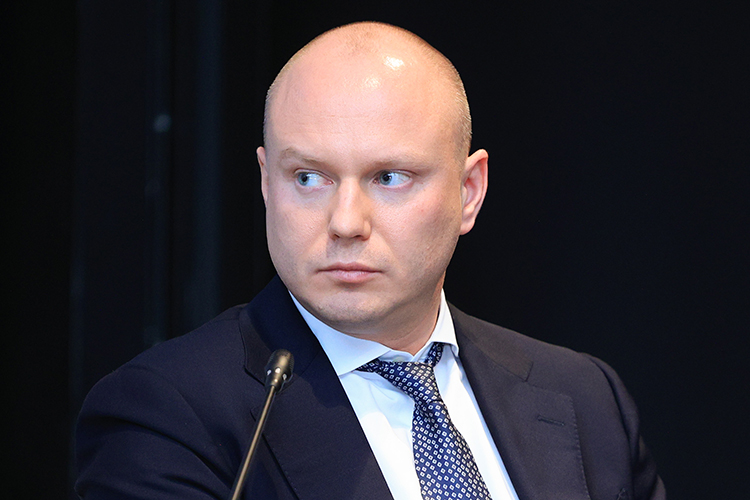 «Мы начинали в 2022 году с того, что называли это «народным ВПК» и «гаражниками». Последние немножко обижались, росли, выросли в воентех, предметно-военный», — заявил председатель правления АНО «Центр беспилотных систем и технологий» Андрей Безруков
