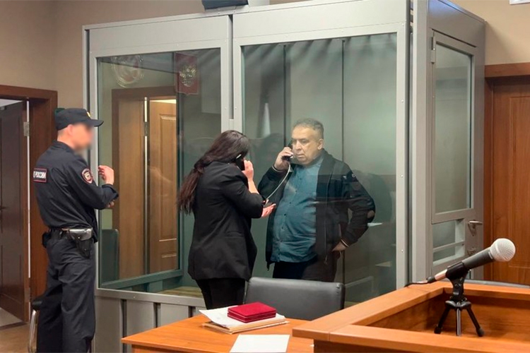 Хайрутдинов также часто рассказывал о своем маленьком ребенке, спрашивал о работе, до конца веря в то, что он обязательно выйдет