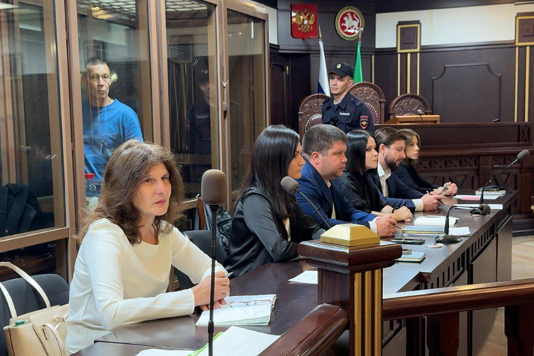 Сардаев был признан виновным в убийстве Исхакова. Его суд также приговорил к 13 годам лишения свободы