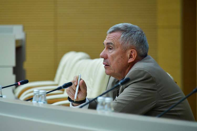 Рустам Минниханов: «Мы располагаем развитой сетью школ и университетов,  но нам следует кардинально усилить взаимодействие профессионального образования с реальным сектором экономики»